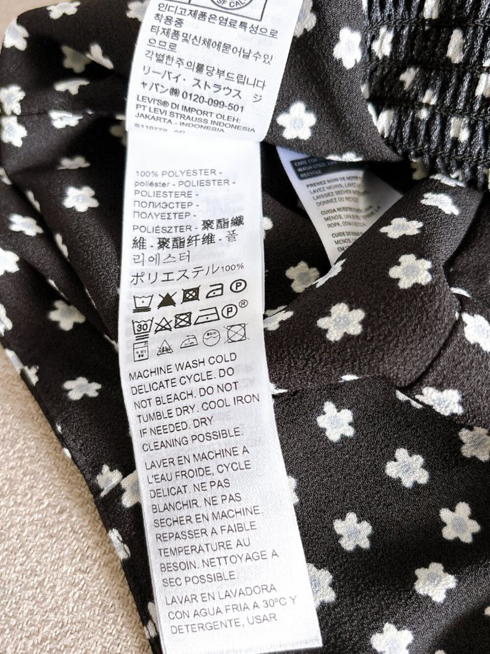 BRAND NEW LEVIS TOP - Picture 3 of 4
